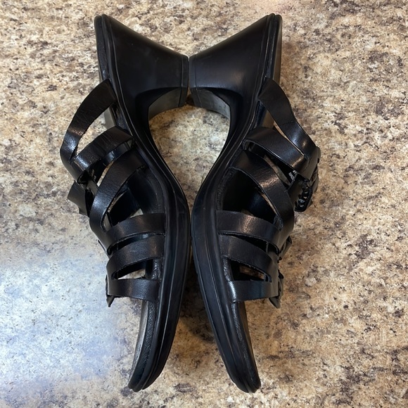 Clarks Bendables Black Slip On Heels. Size 8.5. Leather Upper. GUC - Picture 5 of 16